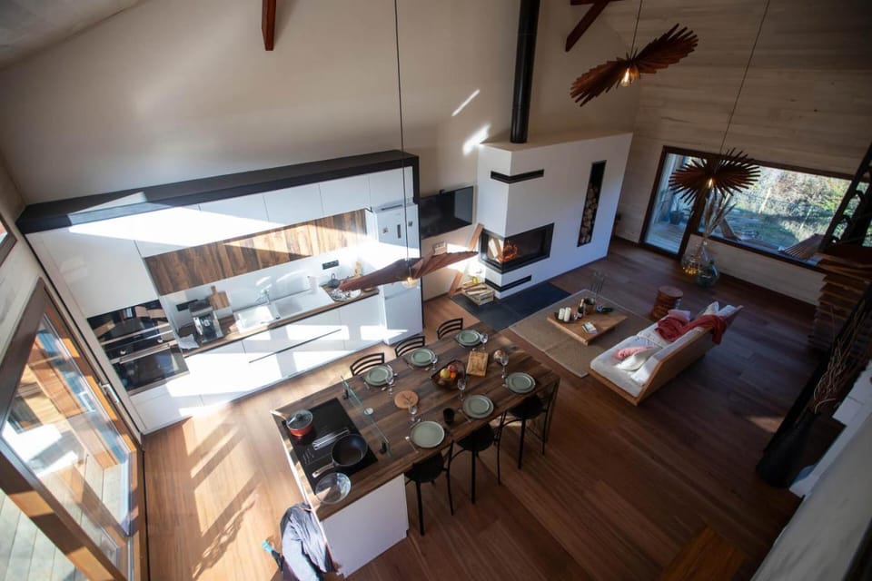 Kitchen or kitchenette, Living room, fireplace, stove