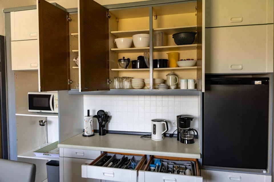 Coffee/tea facilities, microwave, kitchen