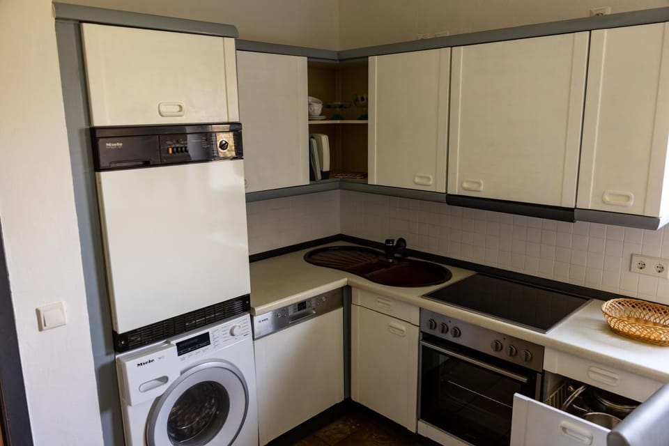 Kitchen or kitchenette, dishwasher, oven, washing machine, kitchen