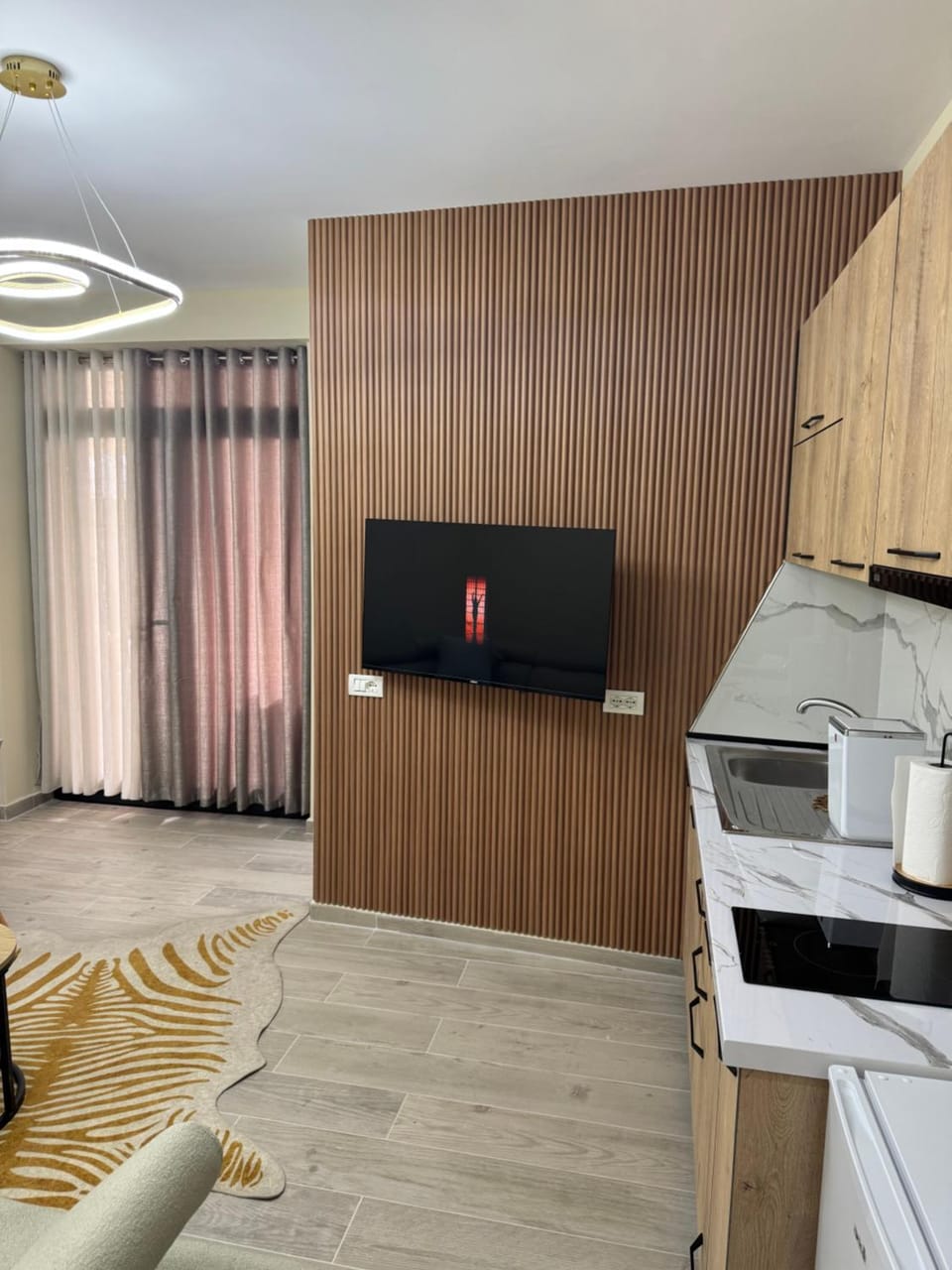 Communal lounge/ TV room, TV and multimedia, Coffee/tea facilities, Kitchen or kitchenette, stove