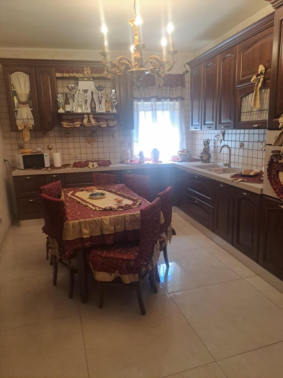 Kitchen or kitchenette, Dining area, stove