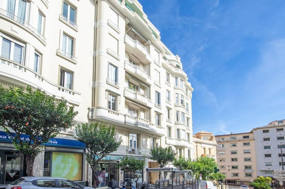 Palais athenea Apartment in Avenue du Carnier