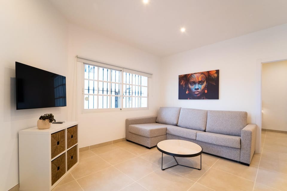 TV and multimedia, Living room, Seating area, Evening entertainment