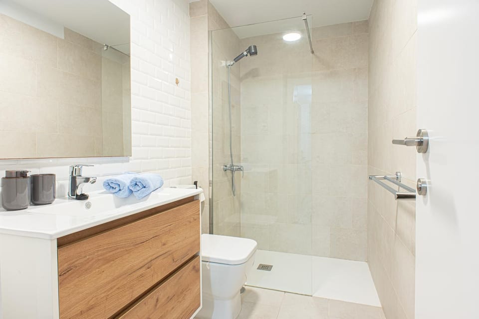 Shower, Bathroom, towels