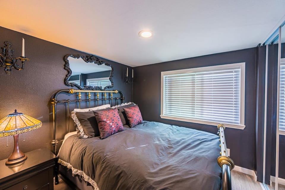 Rainforest Tiny Home Retreat Twilight Edition House in Forks