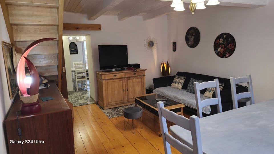 Communal lounge/ TV room, Dining area