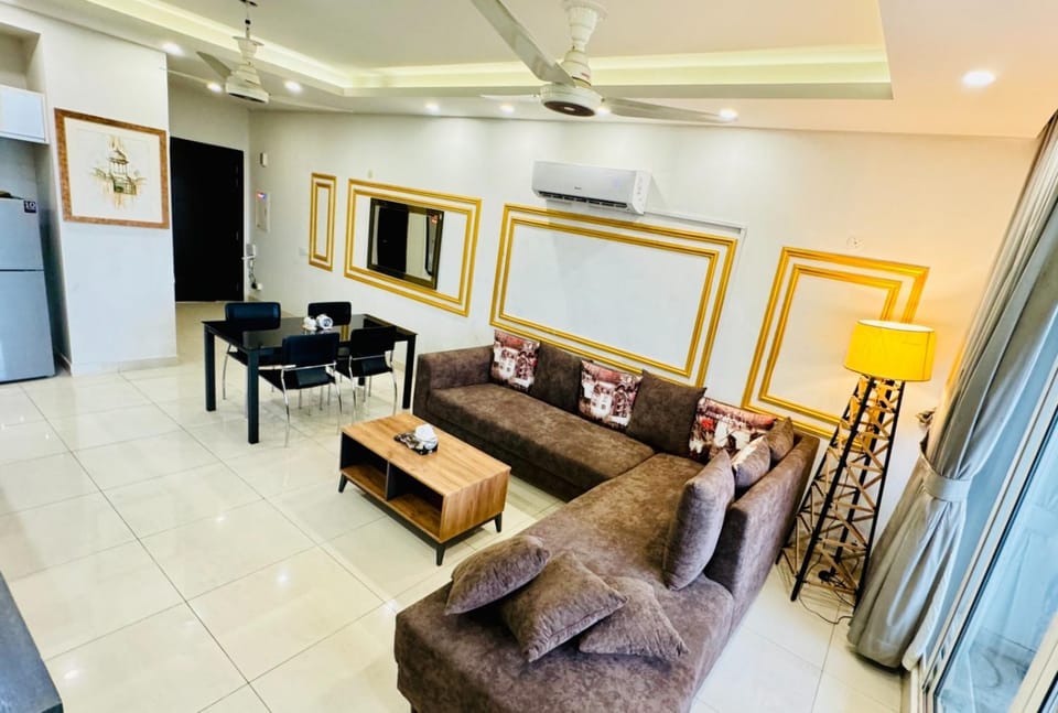 TV and multimedia, Living room, Seating area, Dining area, air conditioner