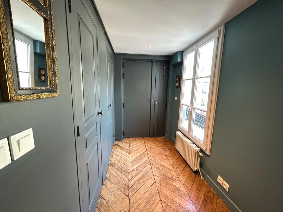 Outstanding and sunbathed 3 br Apartment in Paris