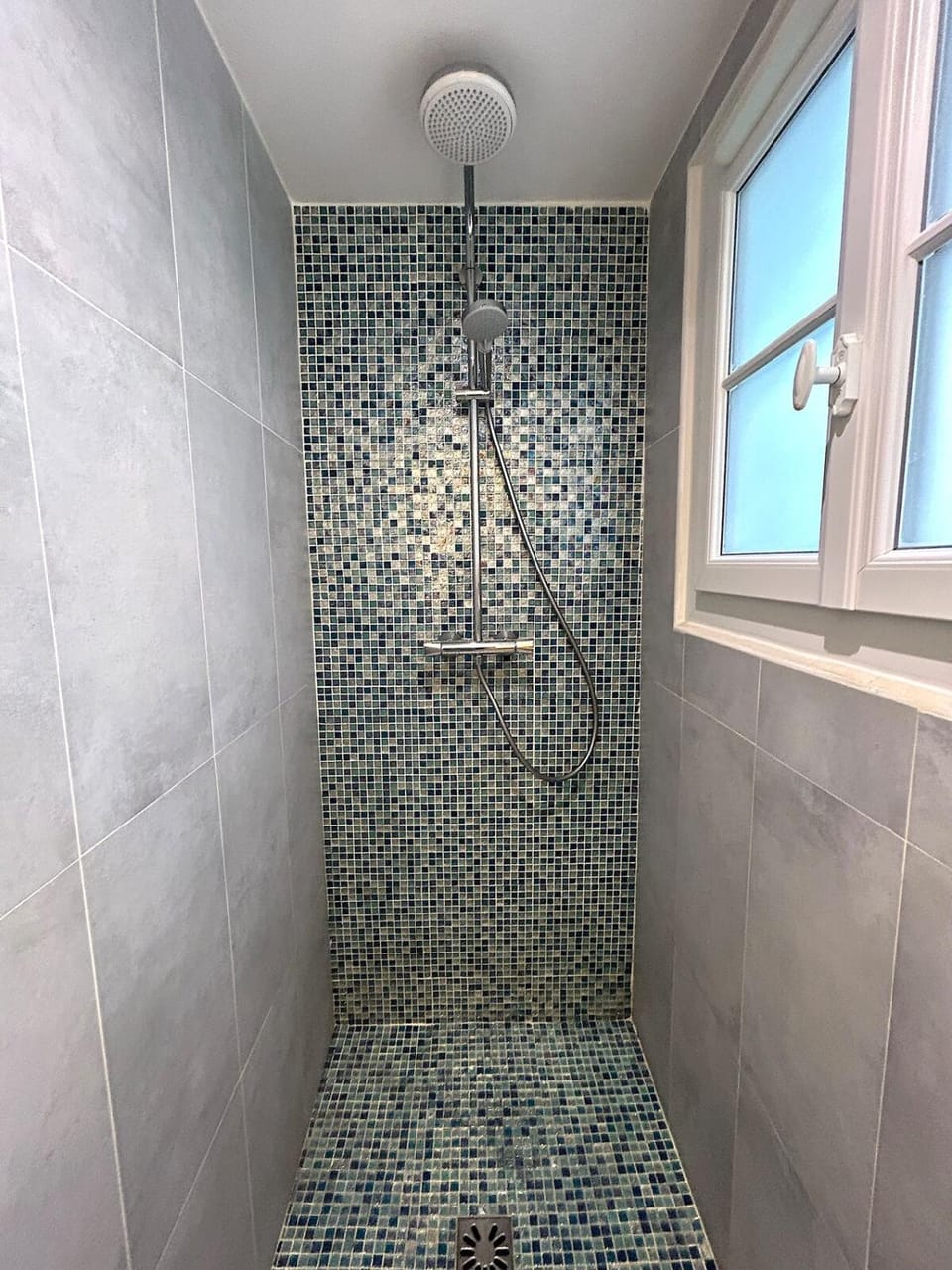 Outstanding and sunbathed 3 br Apartment in Paris
