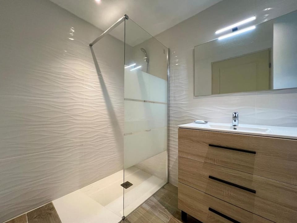 Shower, Bathroom
