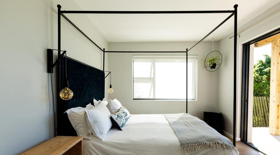 Premium Family Retreat overlooking Bruces Beauties and Huletts House in Eastern Cape