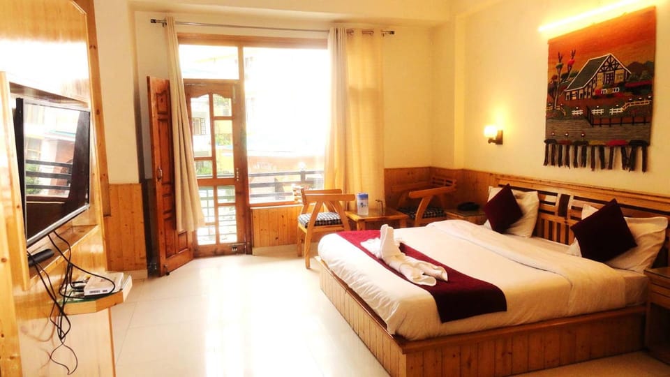 Communal lounge/ TV room, Bed, Photo of the whole room, Seating area