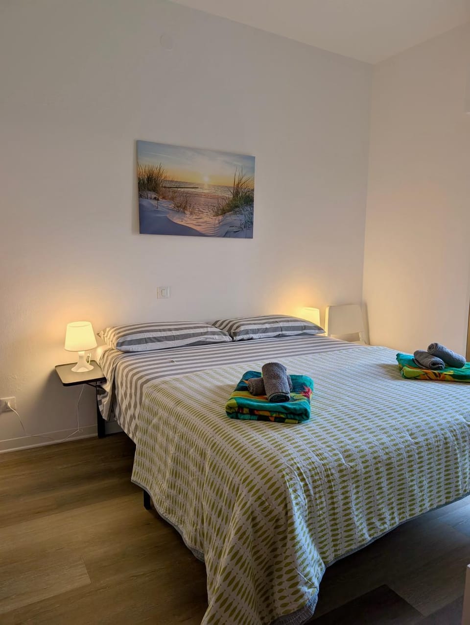 Bed, Photo of the whole room, Bedroom, towels
