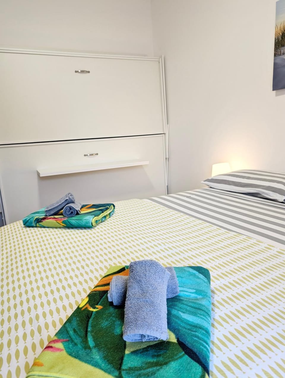Bed, Photo of the whole room, Bedroom, towels