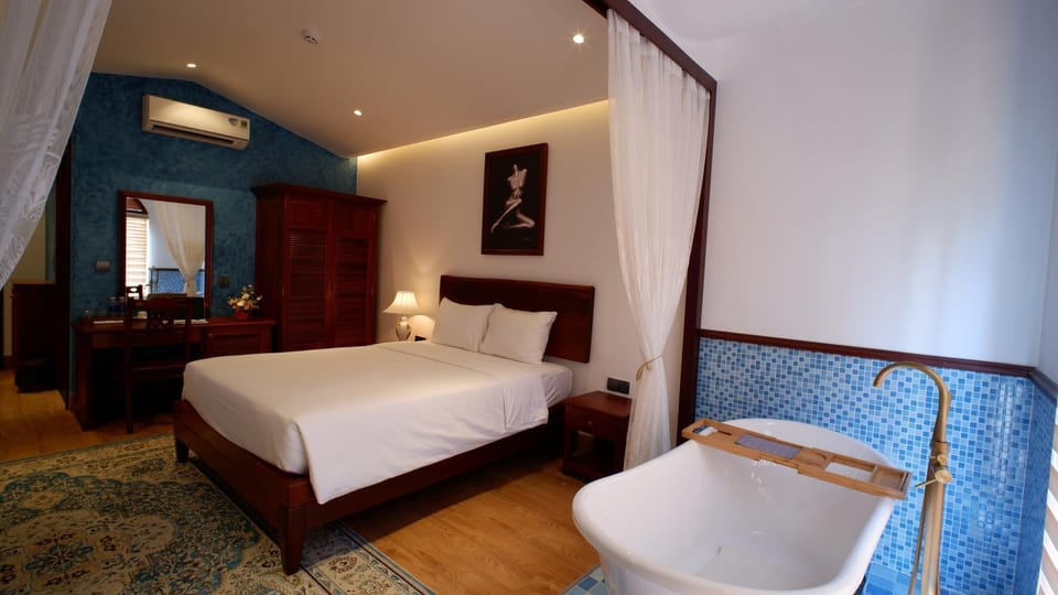 Bedroom, Bath