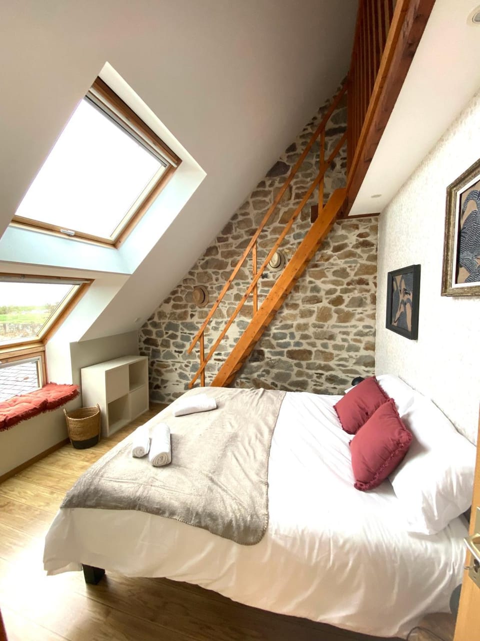 Bed, Photo of the whole room, Bedroom