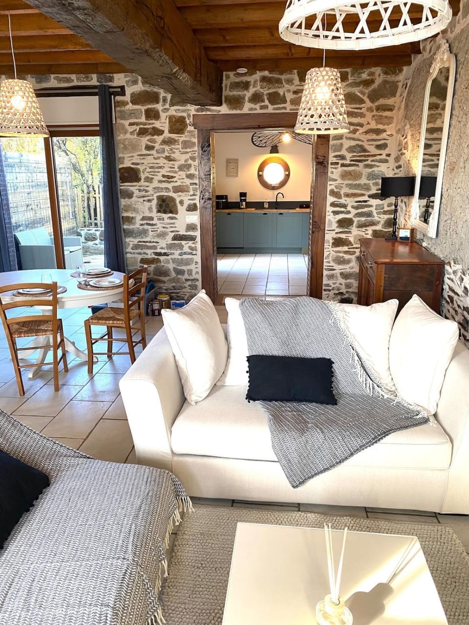 TV and multimedia, Living room, Seating area, Hiking, Cycling, Cycling, flat iron