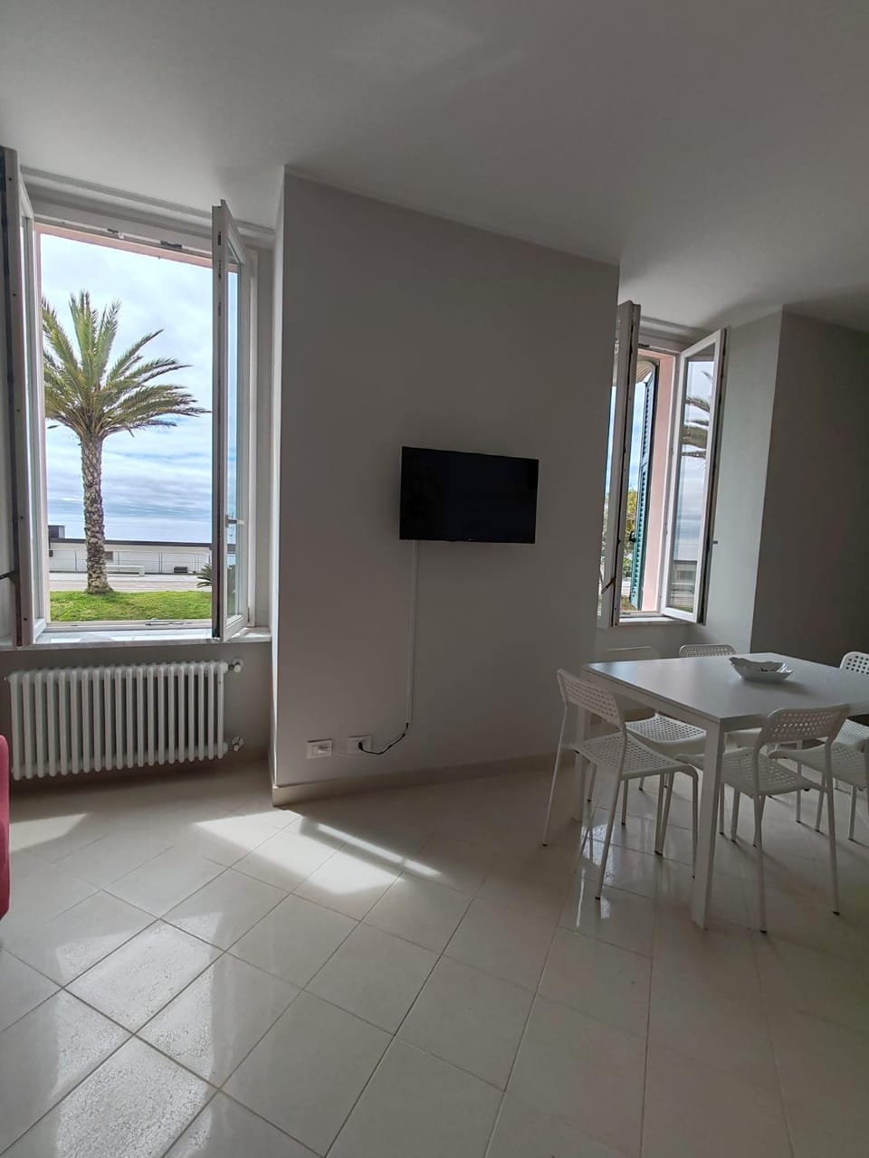 Communal lounge/ TV room