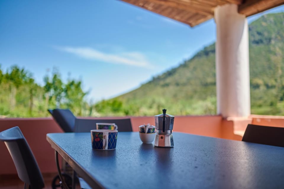 Casa Cesare - appartamenti a Salina Apartment in Sicily