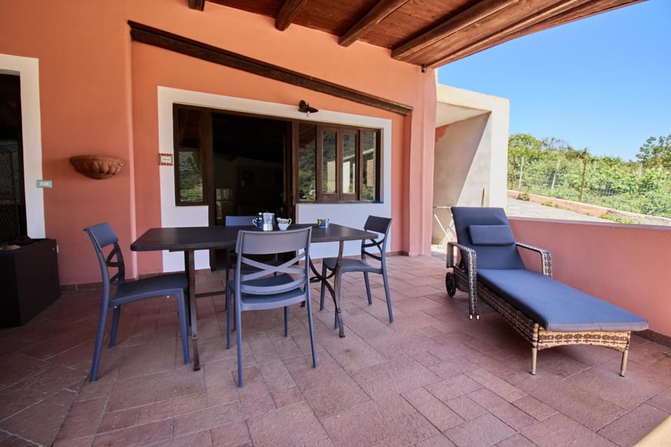 Casa Cesare - appartamenti a Salina Apartment in Sicily
