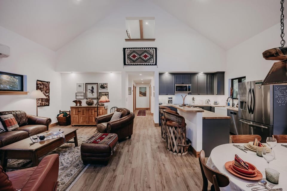 Living room, Dining area