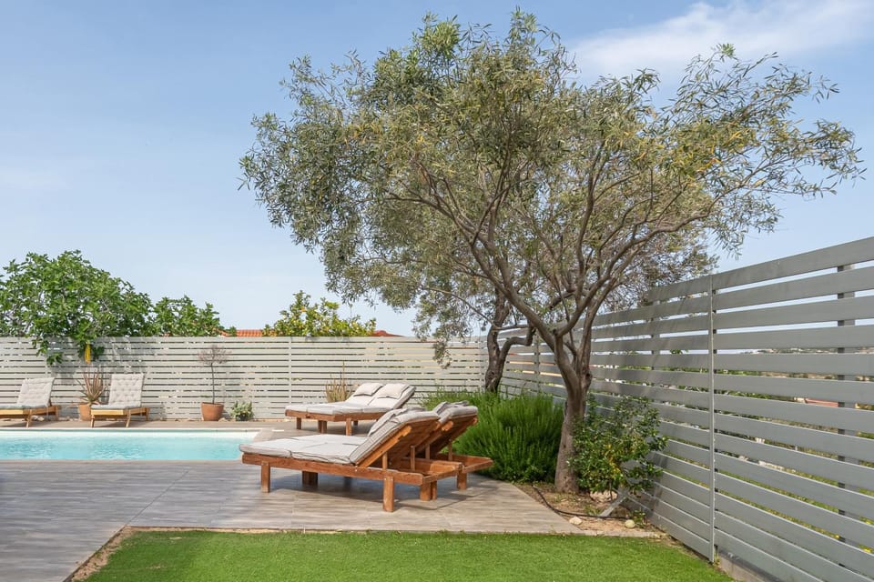Garden view, Swimming pool, sunbed