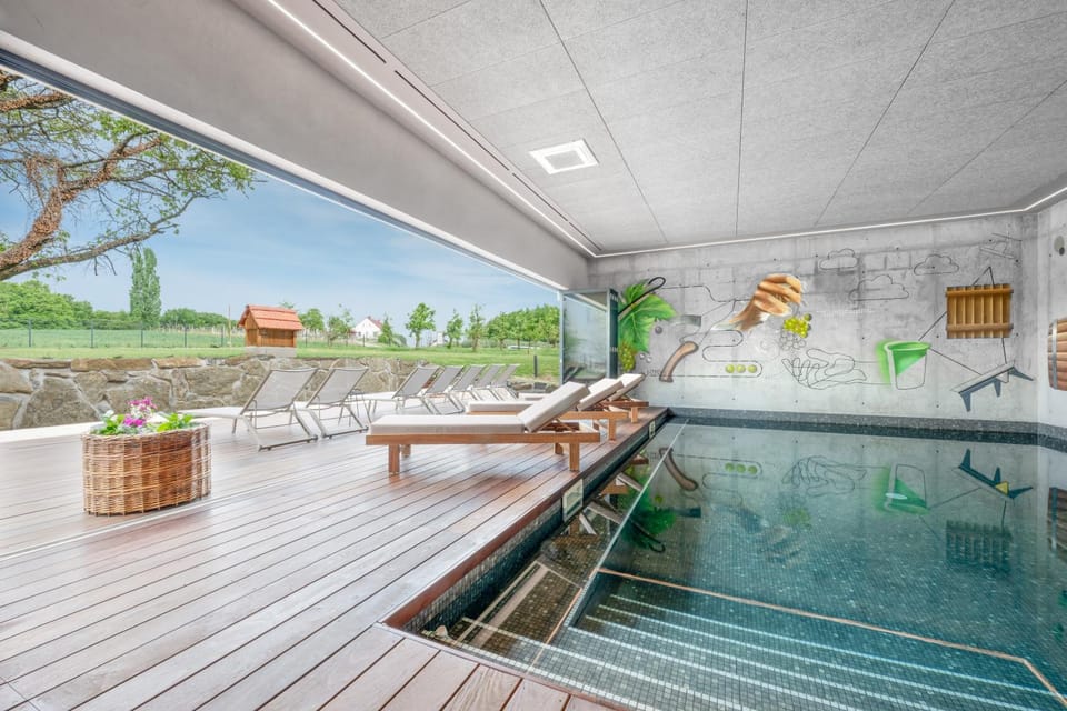 Swimming pool, sunbed
