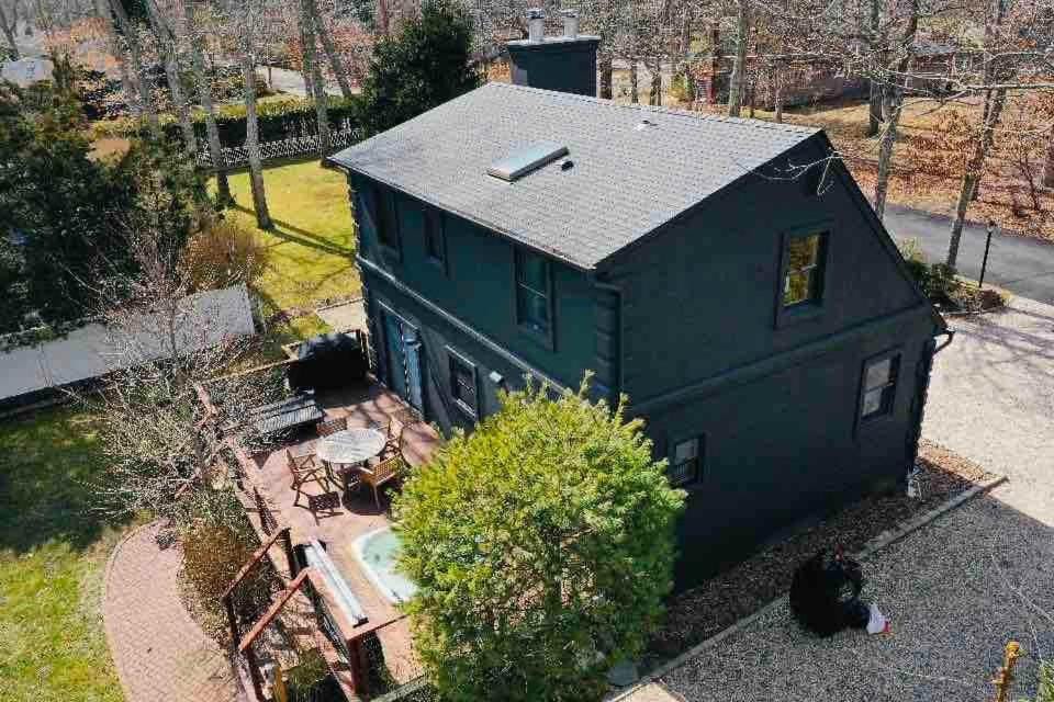 BlackBerry - Private home with Jacuzzi year-around House in Springs