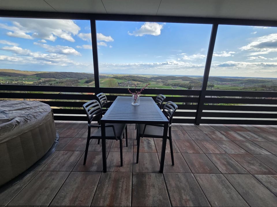View (from property/room), Balcony/Terrace, Mountain view