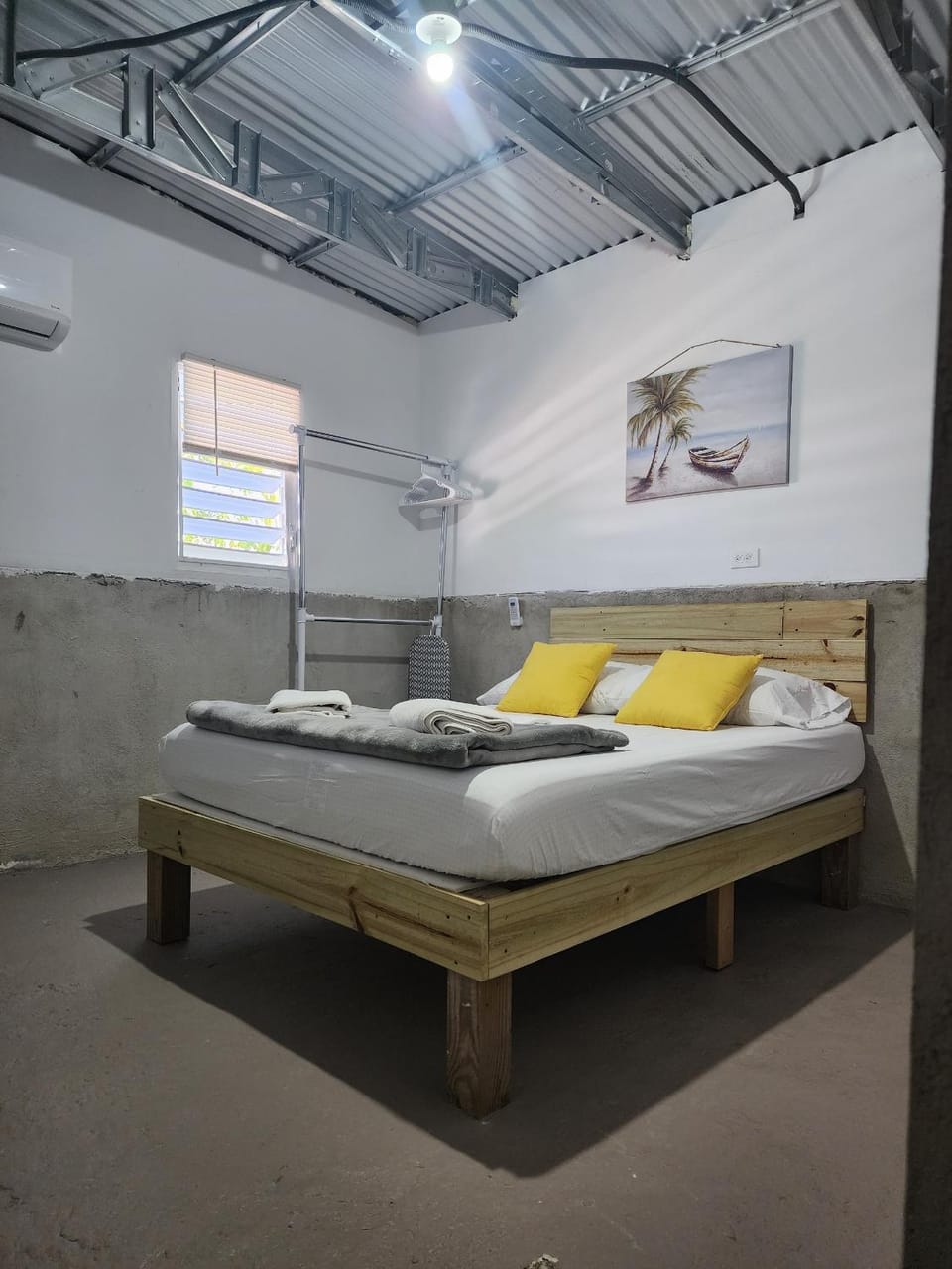Photo of the whole room, Bedroom