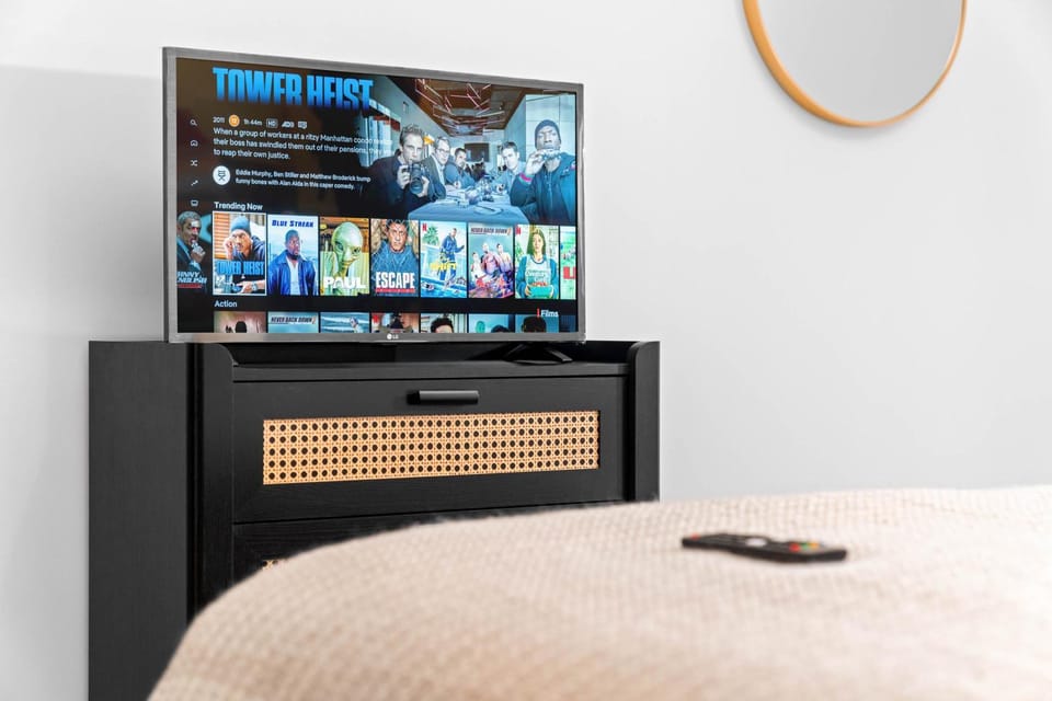 Bed, TV and multimedia, Evening entertainment, Bedroom