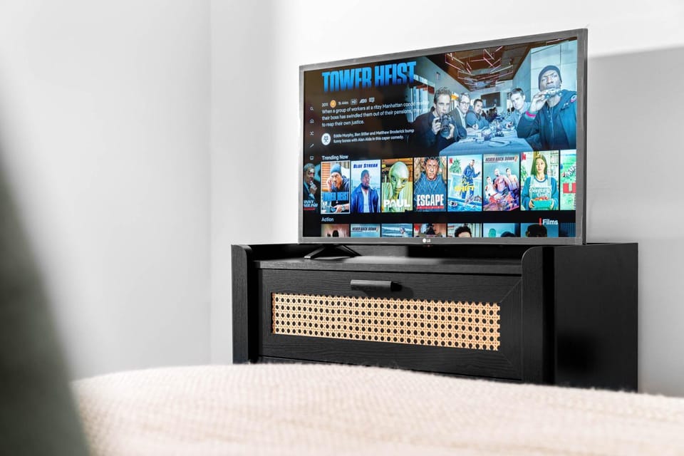 Bed, TV and multimedia, Evening entertainment, Bedroom