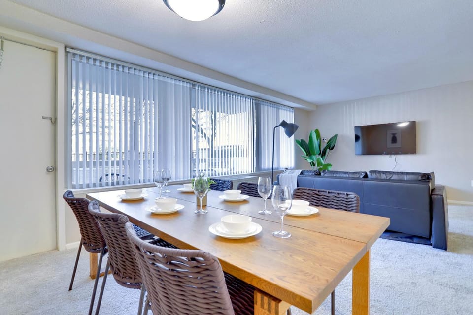 Seating area, Dining area
