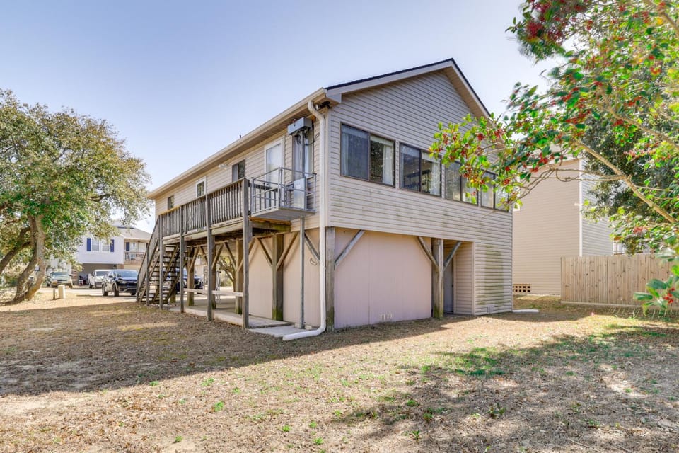 Close to Coastal Beaches & Bay Side to Sound House in Kill Devil Hills