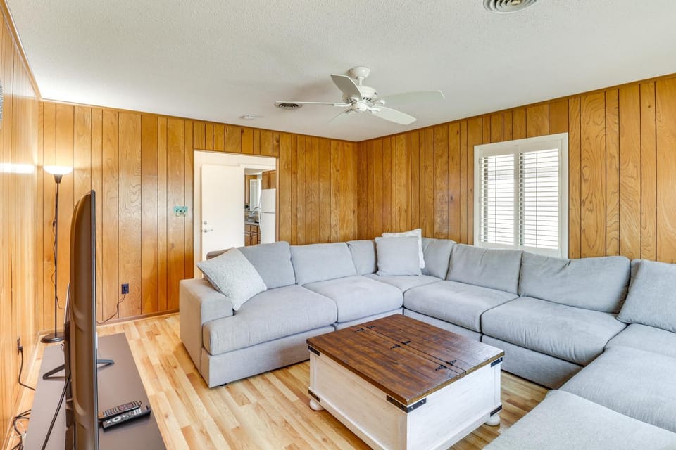 Close to Coastal Beaches & Bay Side to Sound House in Kill Devil Hills