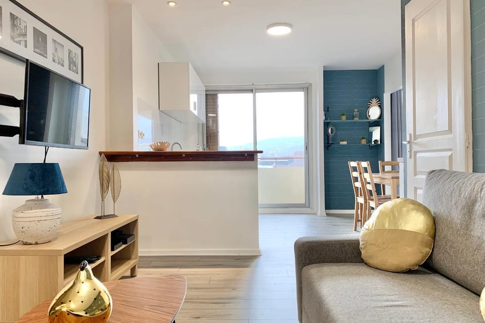 #BN The Blue Song Marcelin Berthelot Tramway Apartment in Grenoble