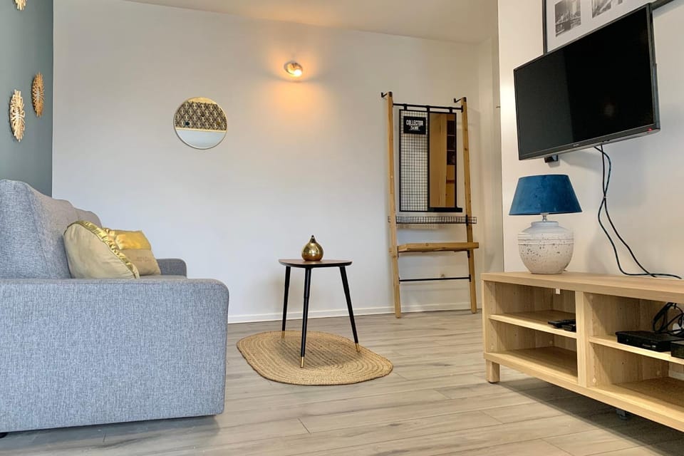 #BN The Blue Song Marcelin Berthelot Tramway Apartment in Grenoble