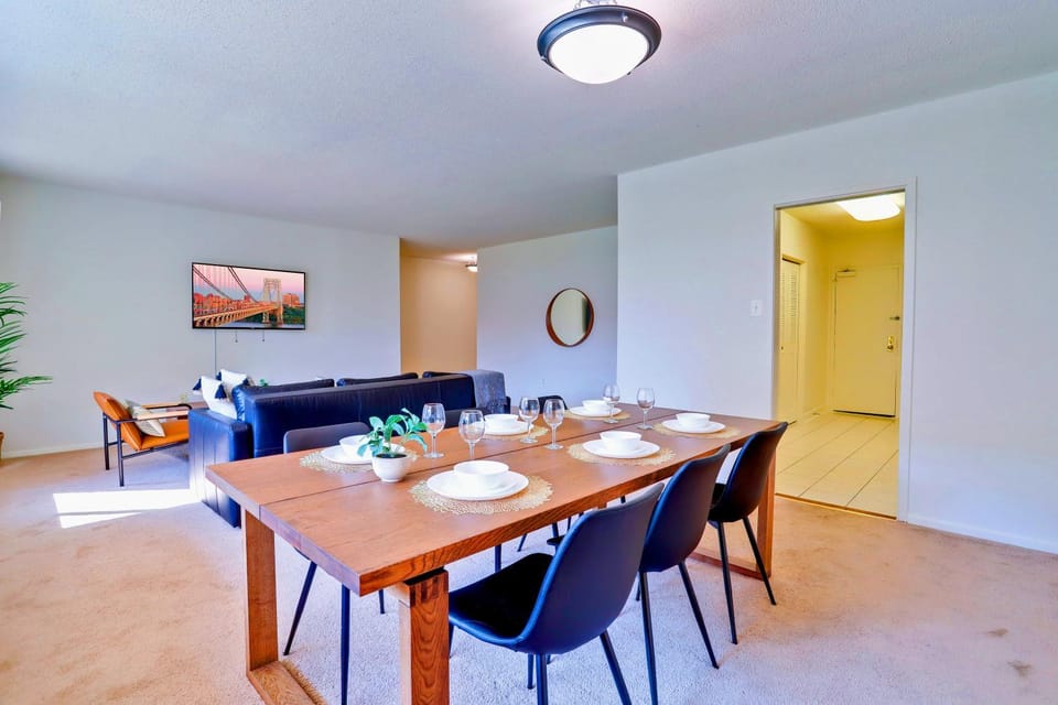 Seating area, Dining area