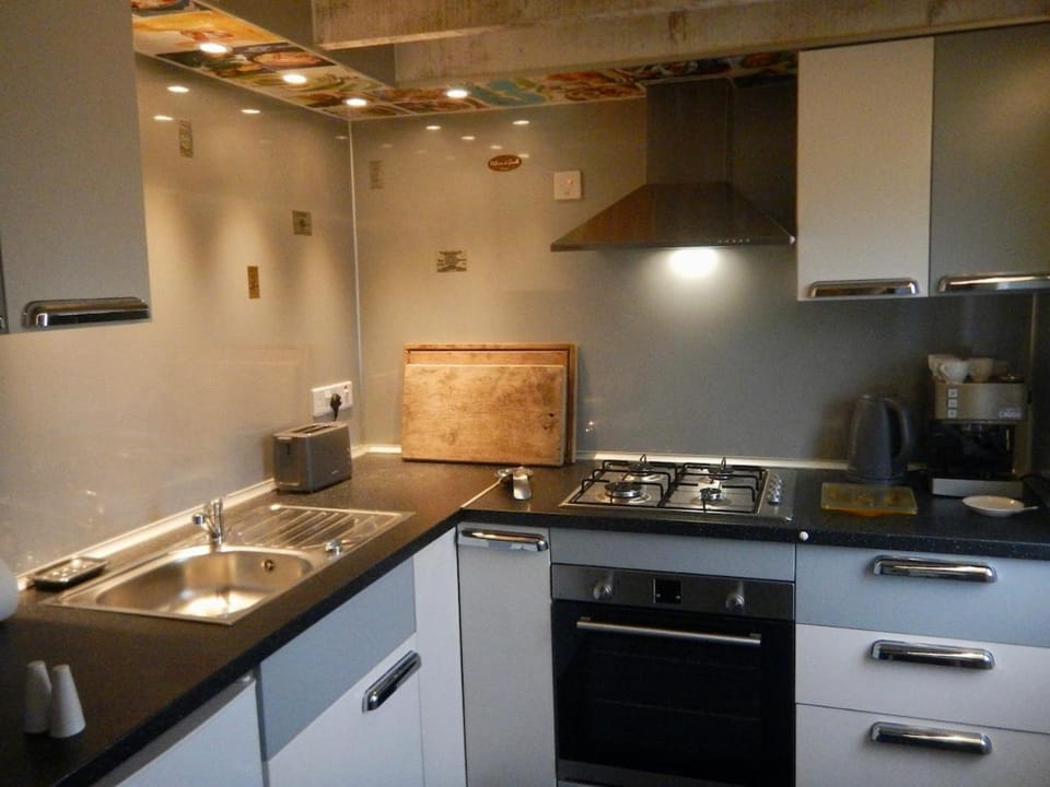 Kitchen or kitchenette, pet friendly, stove
