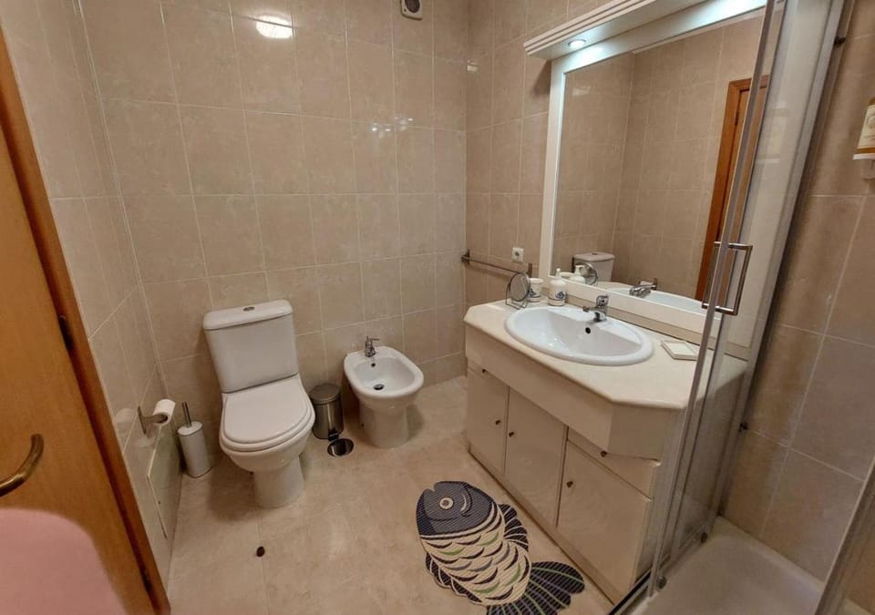 Shower, Bathroom, bidet, towels