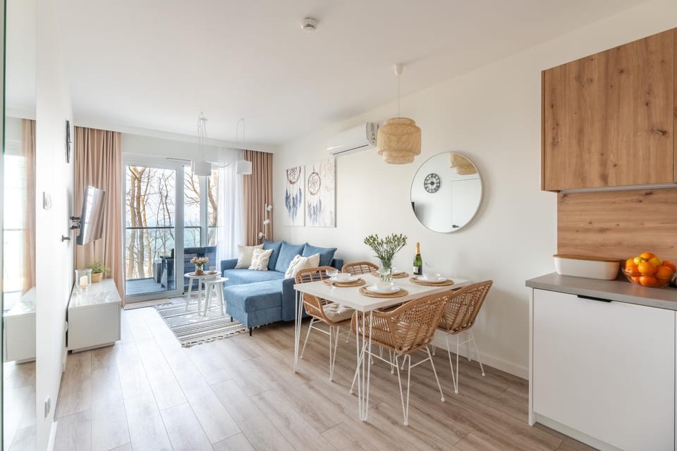 Kitchen or kitchenette, Living room, Seating area, Dining area