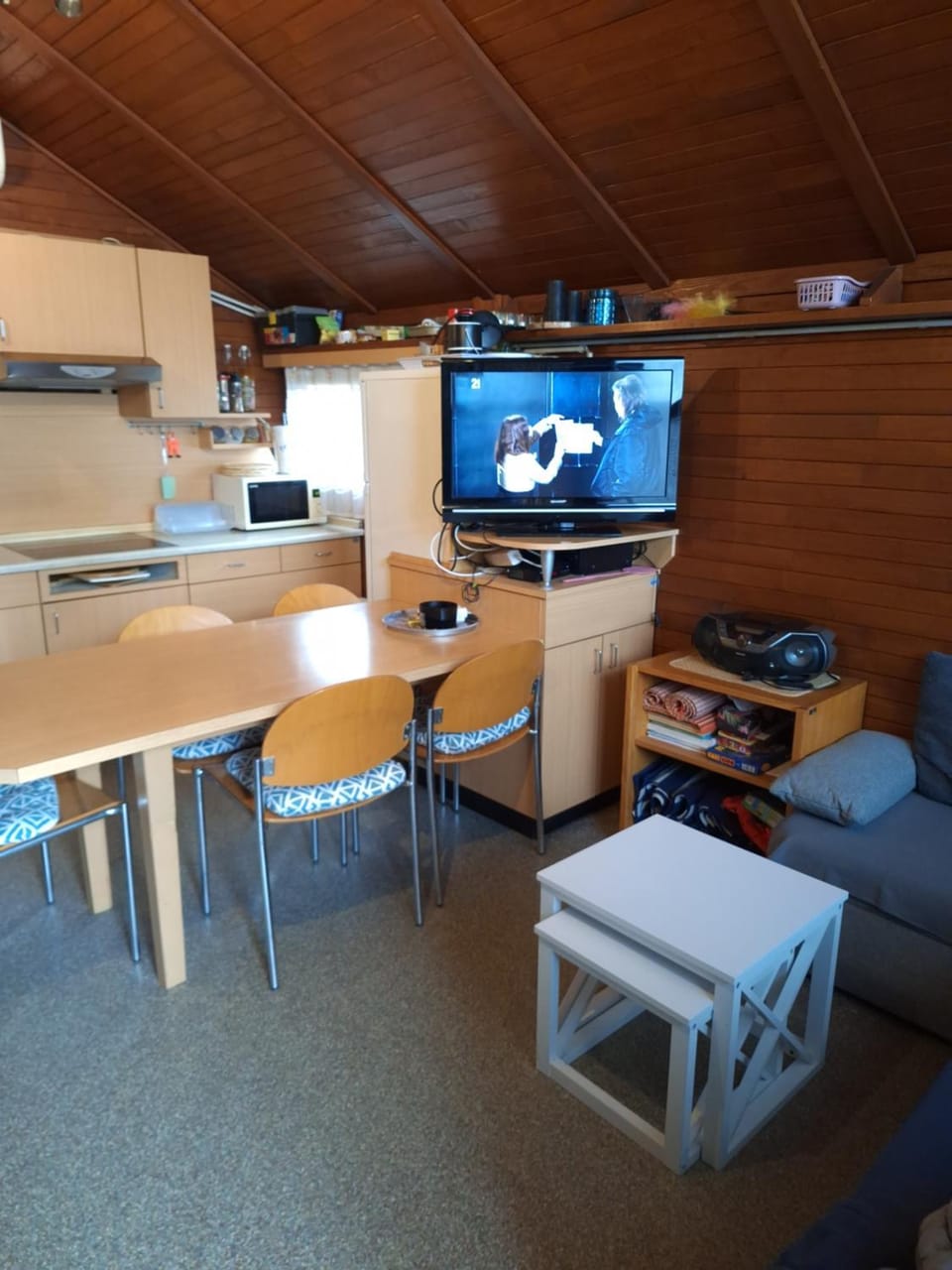 TV and multimedia, Dining area, stove