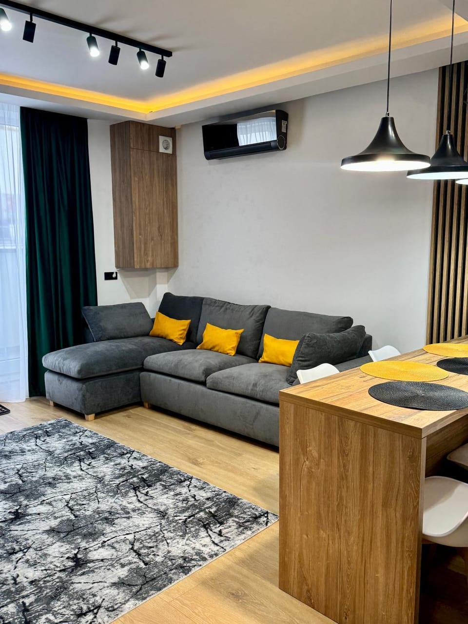 TV and multimedia, Living room, Seating area, air conditioner