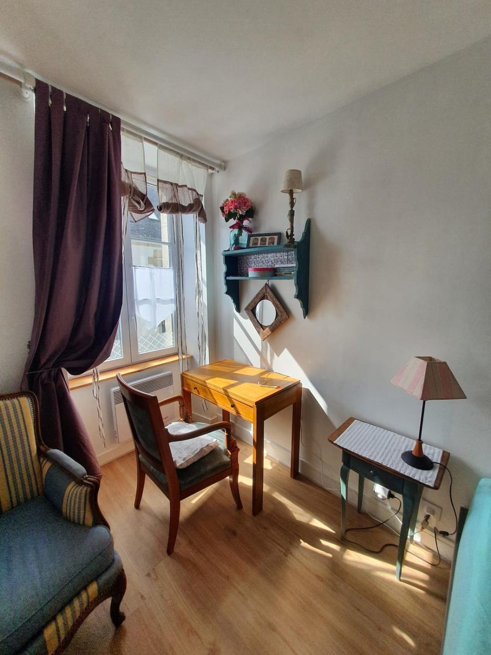 Seating area, Bedroom