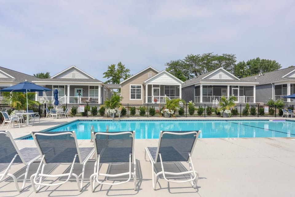 Furnished Screened Porch: Baypoint Resort Home! House in Lakeside Marblehead