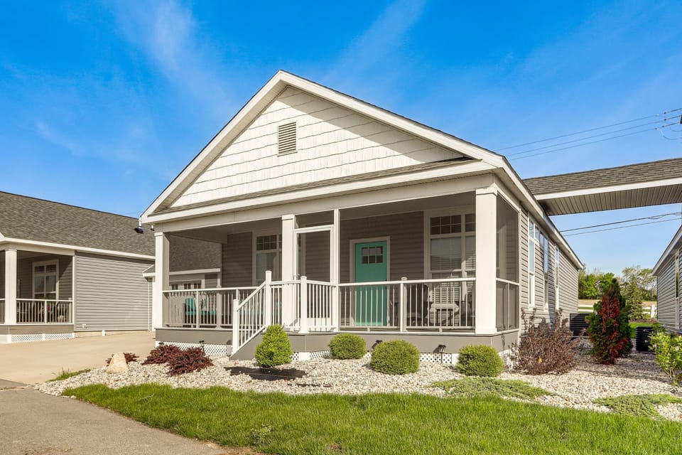 Furnished Screened Porch: Baypoint Resort Home! House in Lakeside Marblehead