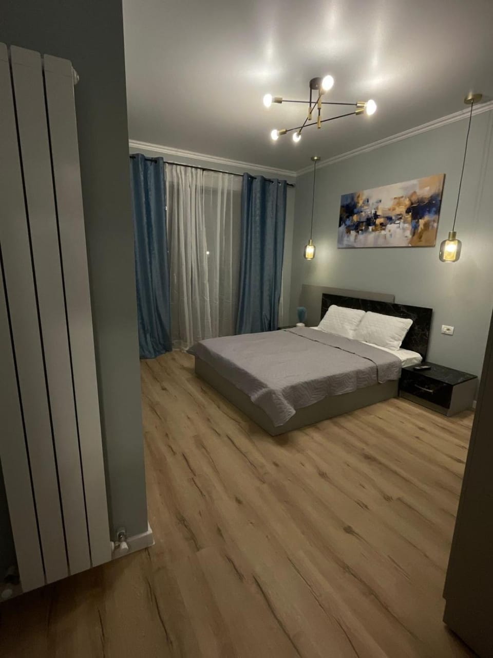 Bed, TV and multimedia, Bedroom