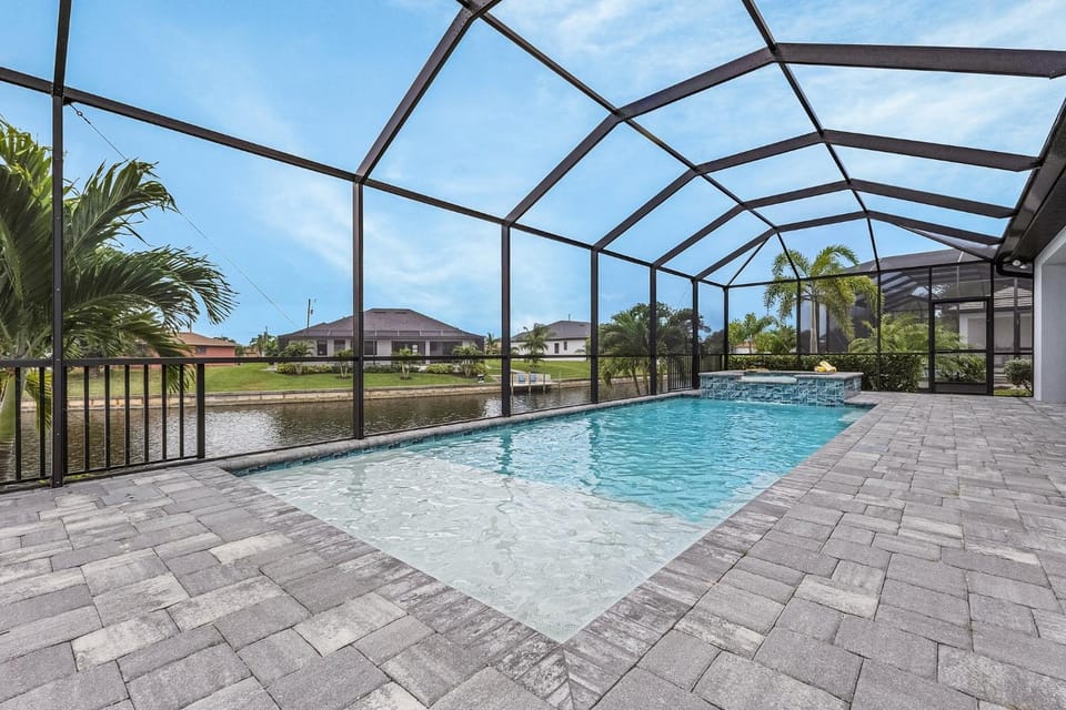 Gulf Access, Pool with Spa, Grill & Lanai - Ladyfish Landing - Roelens Vacations House in Cape Coral