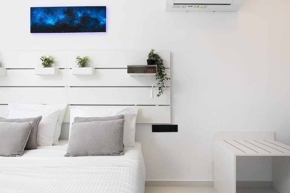 Bed, TV and multimedia, Bedroom, air conditioner