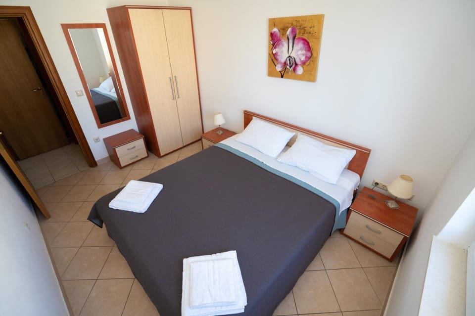 Bed, Photo of the whole room, Bedroom, wardrobe